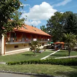 Halaszkert Badacsony Hotel 2*