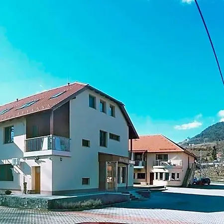 Halaszkert Badacsony מלון 2*