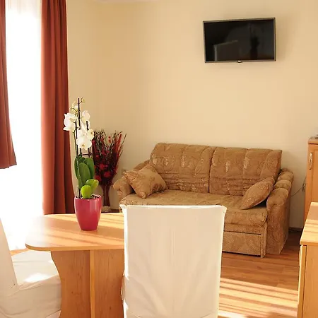 Hotel Halaszkert Badacsony 2*