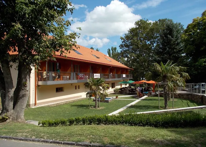 Halaszkert Badacsony Hotel 2*