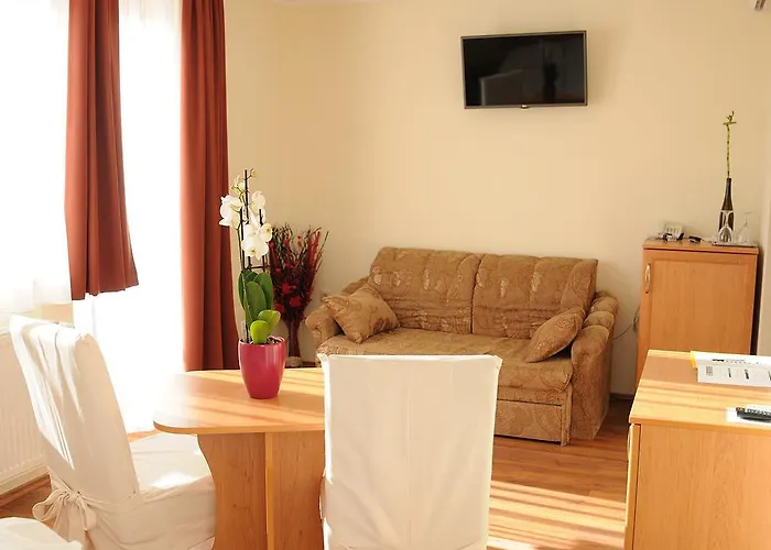 Hotel Halaszkert Badacsony 2*